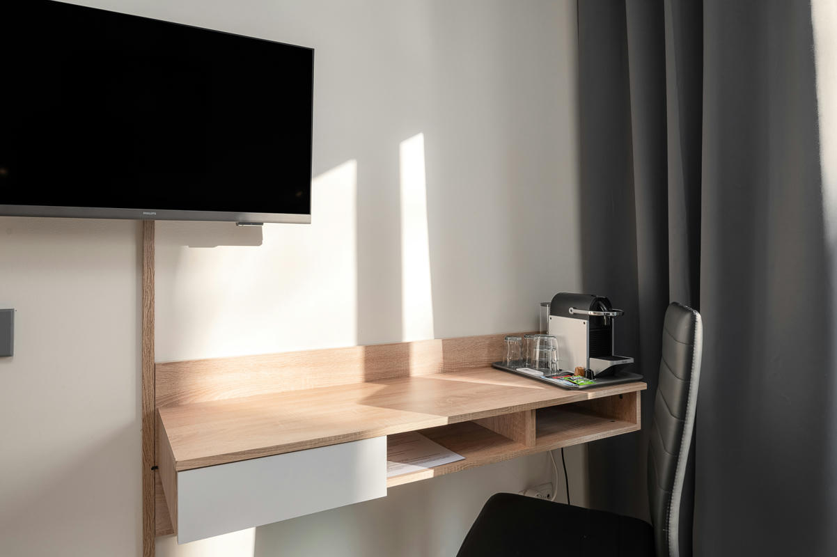 Standard kaheinimese tuba laia voodi ja diivanvoodiga