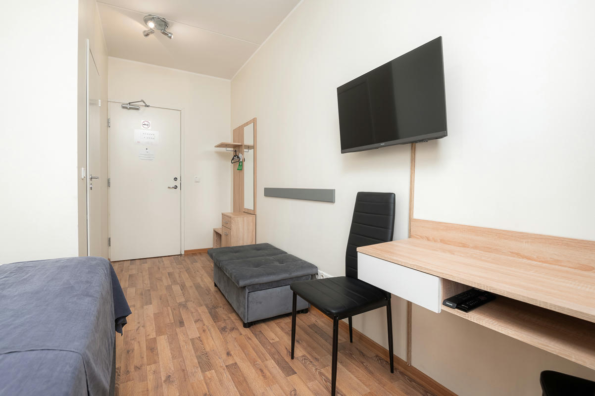 Standard kaheinimese tuba laia voodi ja diivanvoodiga